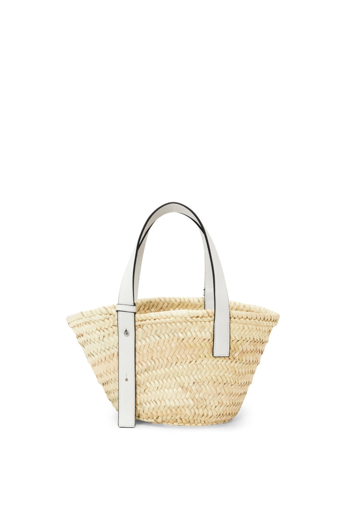 mặt sau túi LOEWE SMALL BASKET BAG IN SMALL/WHITE PALM LEAF AND CALFSKIN A223S93X04 Authentic tại BlankRoom Việt Nam
