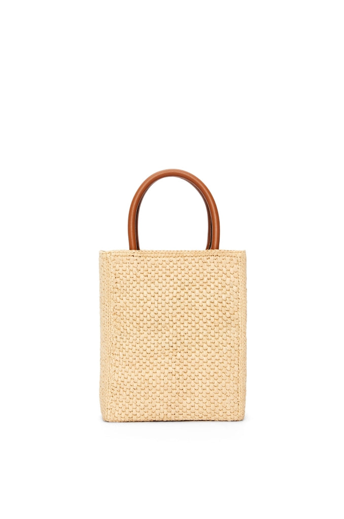 mặt sau túi LOEWE STANDARD A5 TOTE BAG IN NATURAL/TAN RAFFIA A563S30X05 Authentic tại BlankRoom Việt Nam