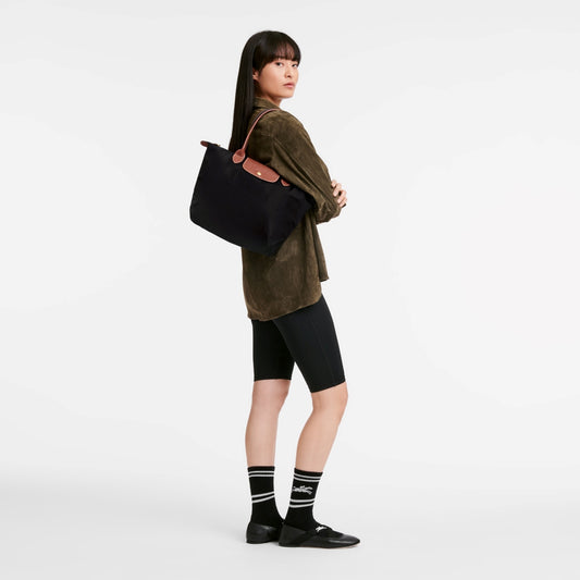 wearing LE PLIAGE ORIGINAL M TOTE BAG BLACK RECYCLED CANVAS L2605089001