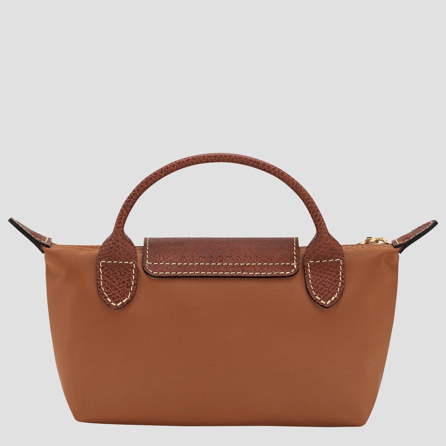 mặt đằng sau lưng túi