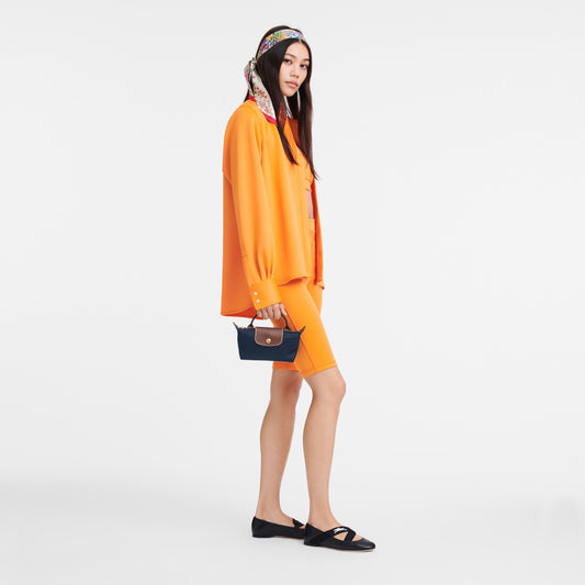 mẫu mang túi LONGCHAMP LE PLIAGE ORIGINAL POUCH WITH HANDLE NAVY RECYCLED CANVAS 34175089P68