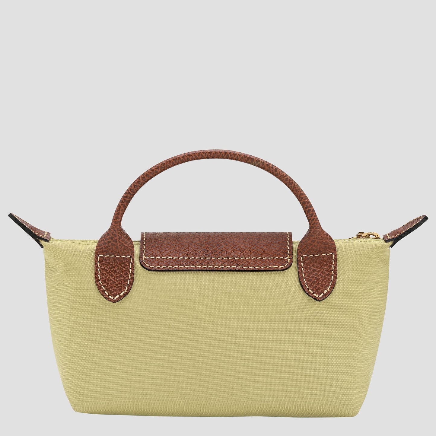 mặt đằng sau lưng túi