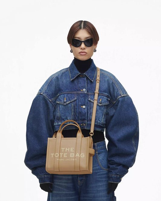 wearing Marc Jacobs The Leather Small Tote Bag Camel H009L01SP21-230