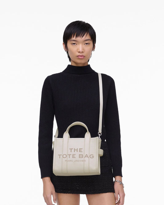 wearing Marc Jacobs The Leather Small Tote Bag Cotton Silver H009L01SP21_140
