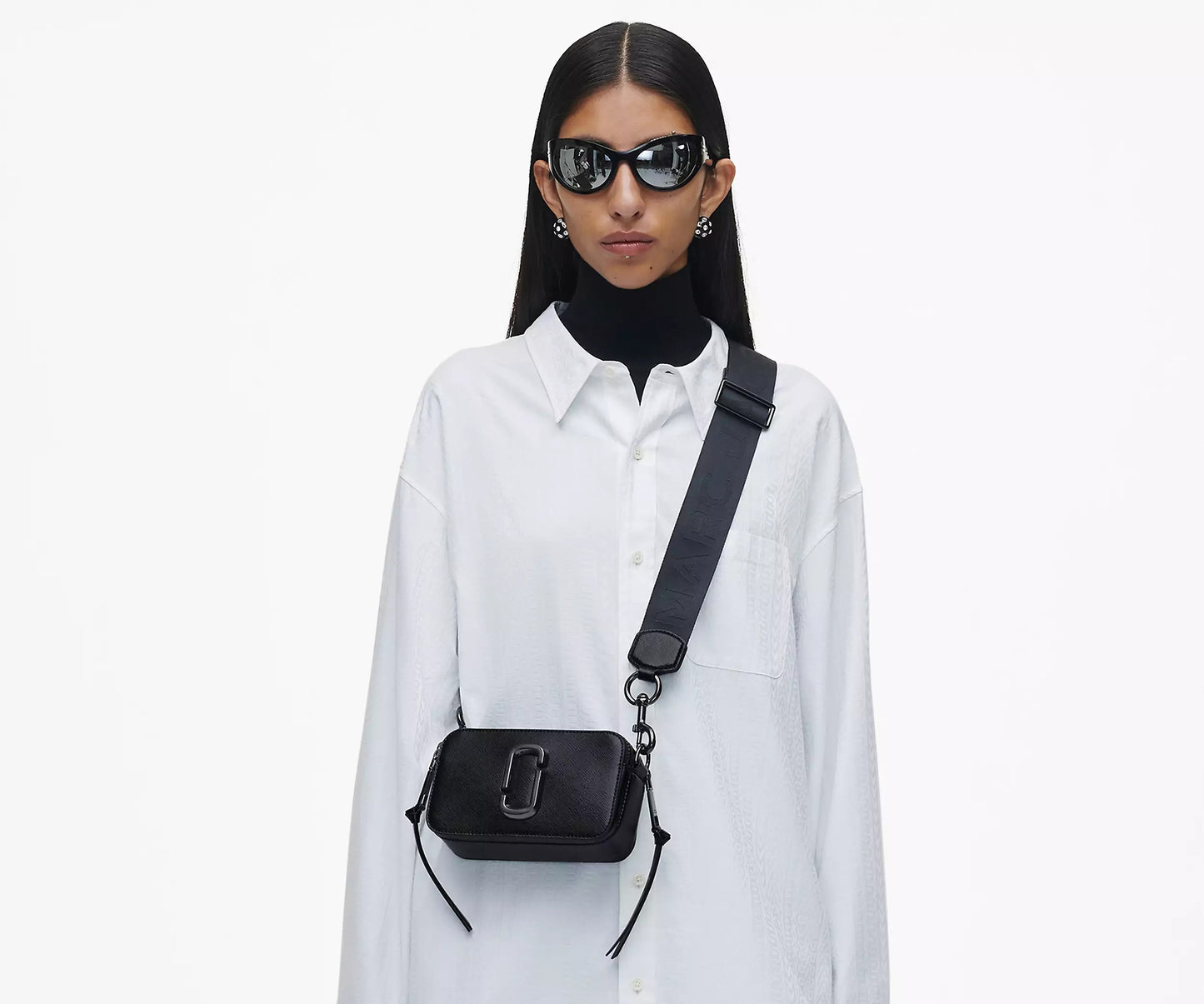 nữ đeo túi MARC JACOBS THE SNAPSHOT DTM BLACK