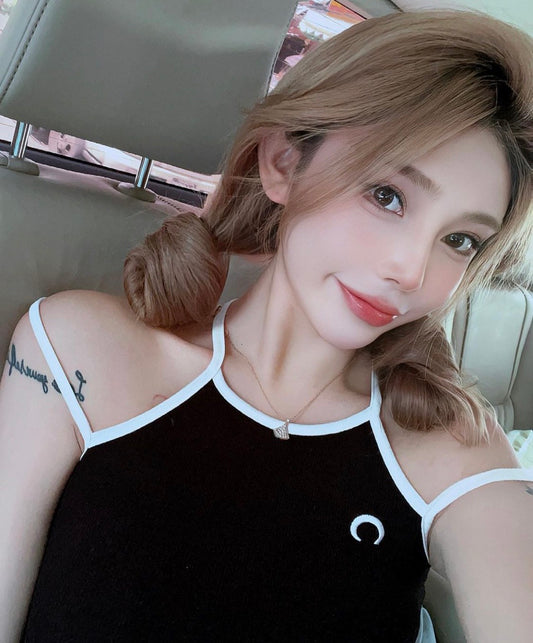 mẫu mặc áo MARINE SERRE TENNIS COURT TOP BLACK