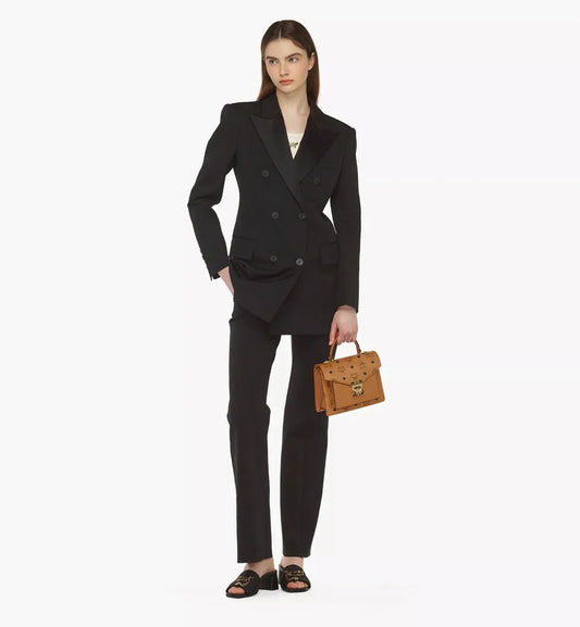 mẫu đeo túi MCM SMALL TRACY SATCHEL IN COGNAC VISETOS MWEAAPA02CO001