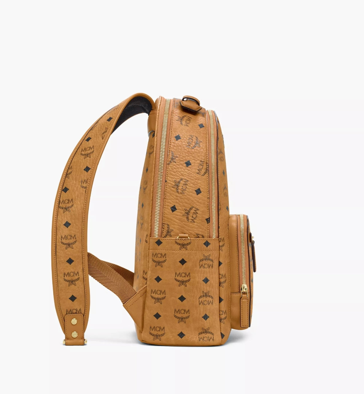 mặt hông MCM STARK MEDIUM BACKPACK IN COGNAC VISETOS MMKAAVE07CO001