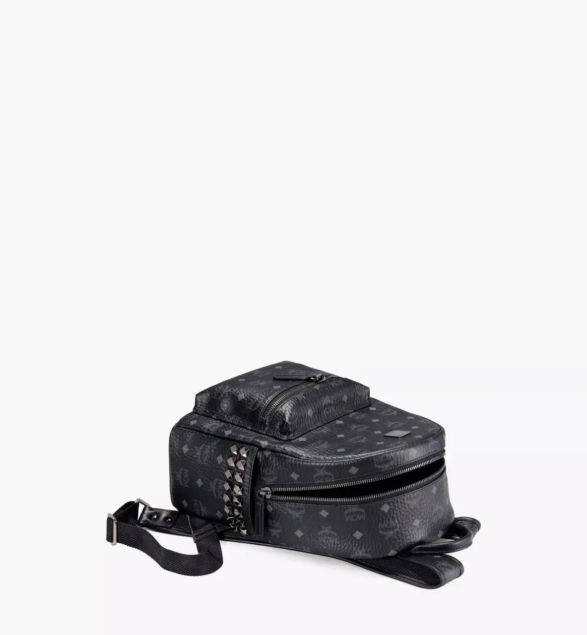 chi tiết balo MCM STARK SIDE STUDS BACKPACK IN BLACK VISETOS MMKAAVE15BK001