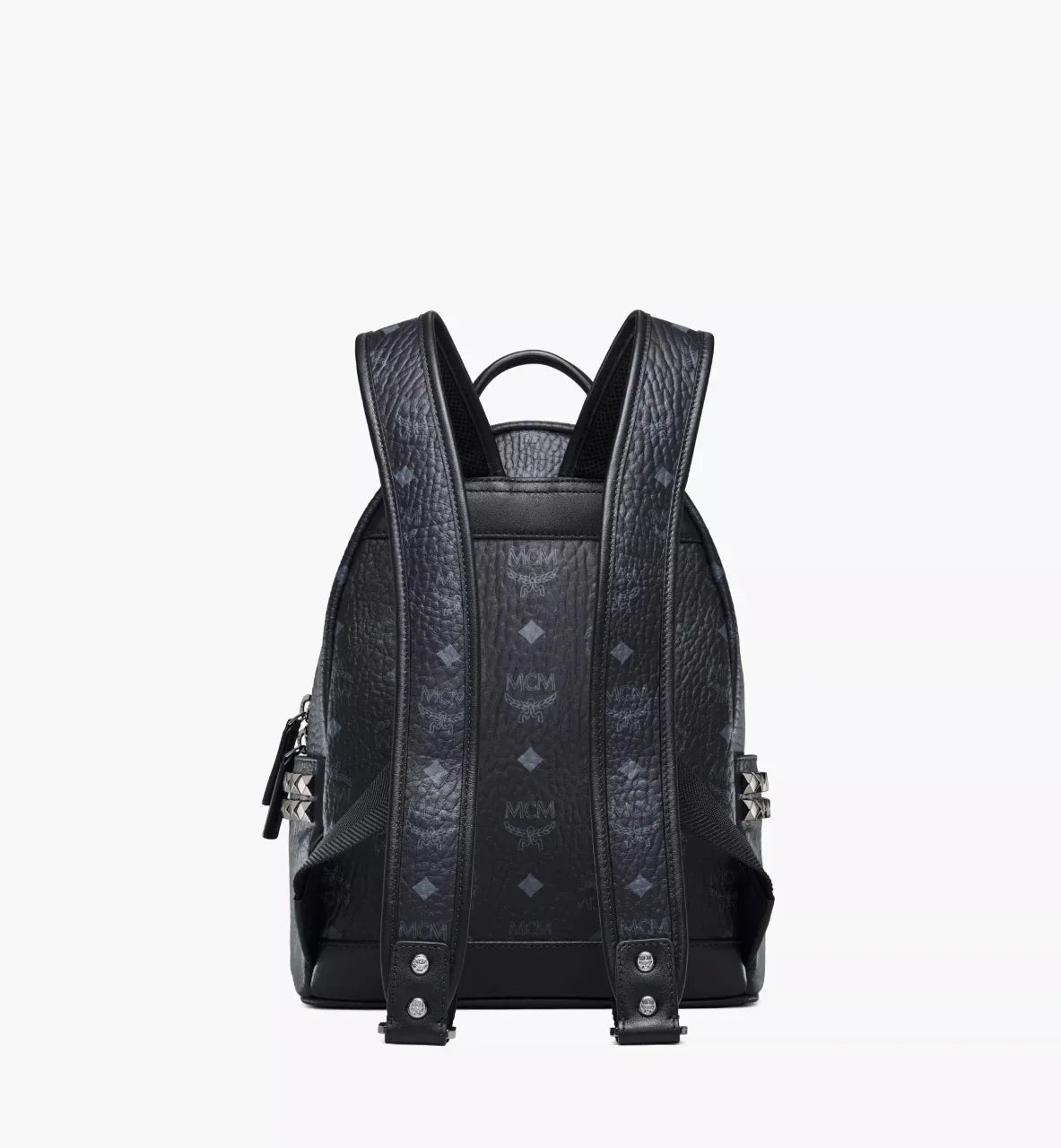 mặt sau balo MCM STARK SIDE STUDS BACKPACK IN BLACK VISETOS MMKAAVE15BK001