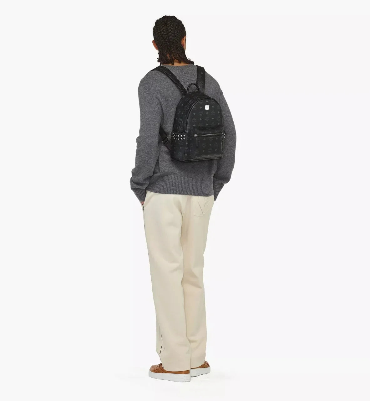 mẫu mang balo MCM STARK SIDE STUDS BACKPACK IN BLACK VISETOS MMKAAVE15BK001