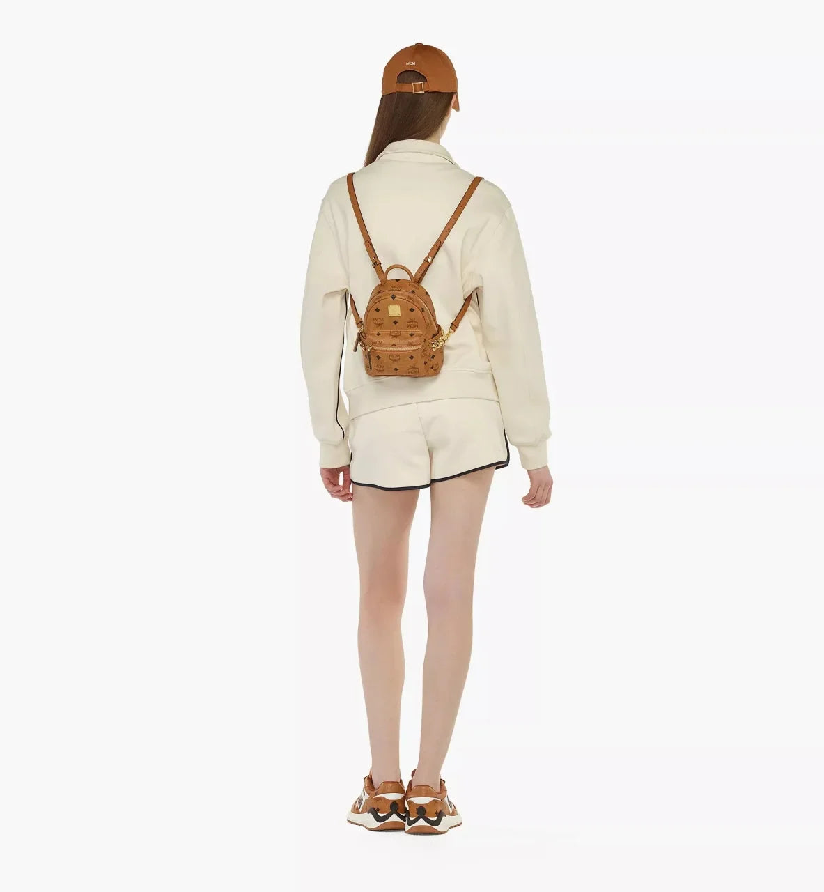 mẫu mang balo MCM X-MINI STARK BEBE BOO SIDE STUDS BACKPACK IN COGNAC VISETOS MMKAAVE13CO001