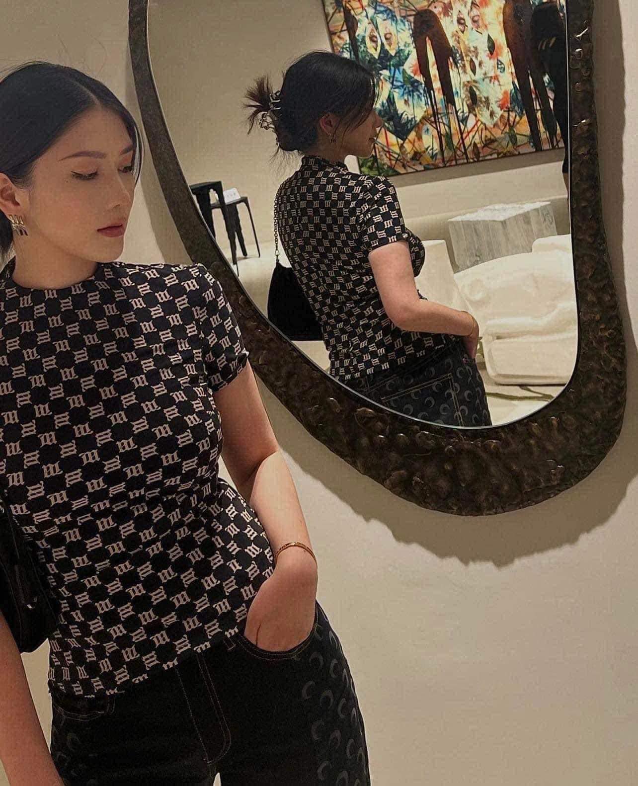 mẫu mang áo MISBHV BLACK BEIGE MONOGRAM T-SHIRT 3022W146