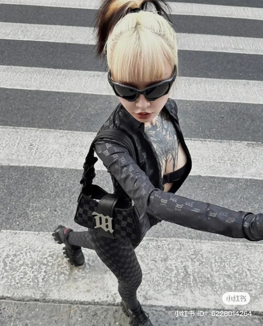 mẫu mang túi MISBHV BLACK NYLON MONOGRAM SHOULDER BAG SMALL 3022A413