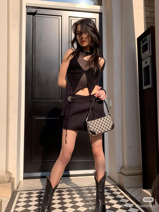 mẫu đeo túi MISBHV GREY JACQUARD MONOGRAM 90'S BAG MINI 122A400