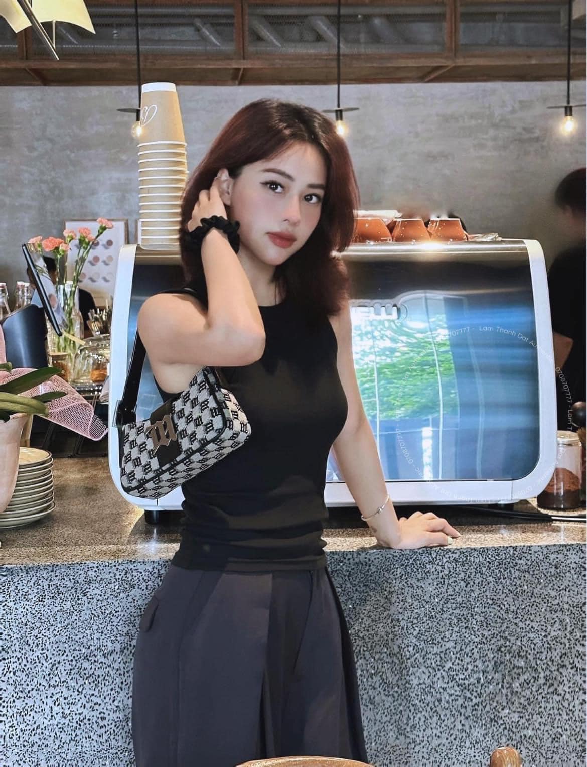 nữ đeo túi MISBHV GREY JACQUARD MONOGRAM SHOULDER BAG MINI 122A402