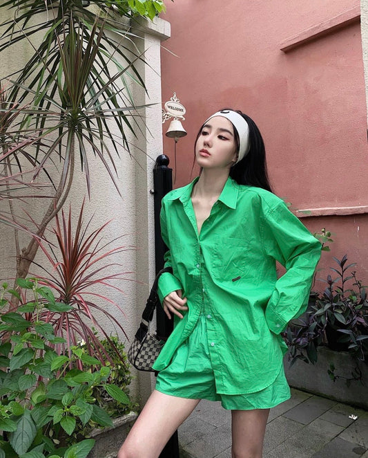 mẫu mang túi MISBHV GREY JACQUARD MONOGRAM SHOULDER BAG SMALL 241A413