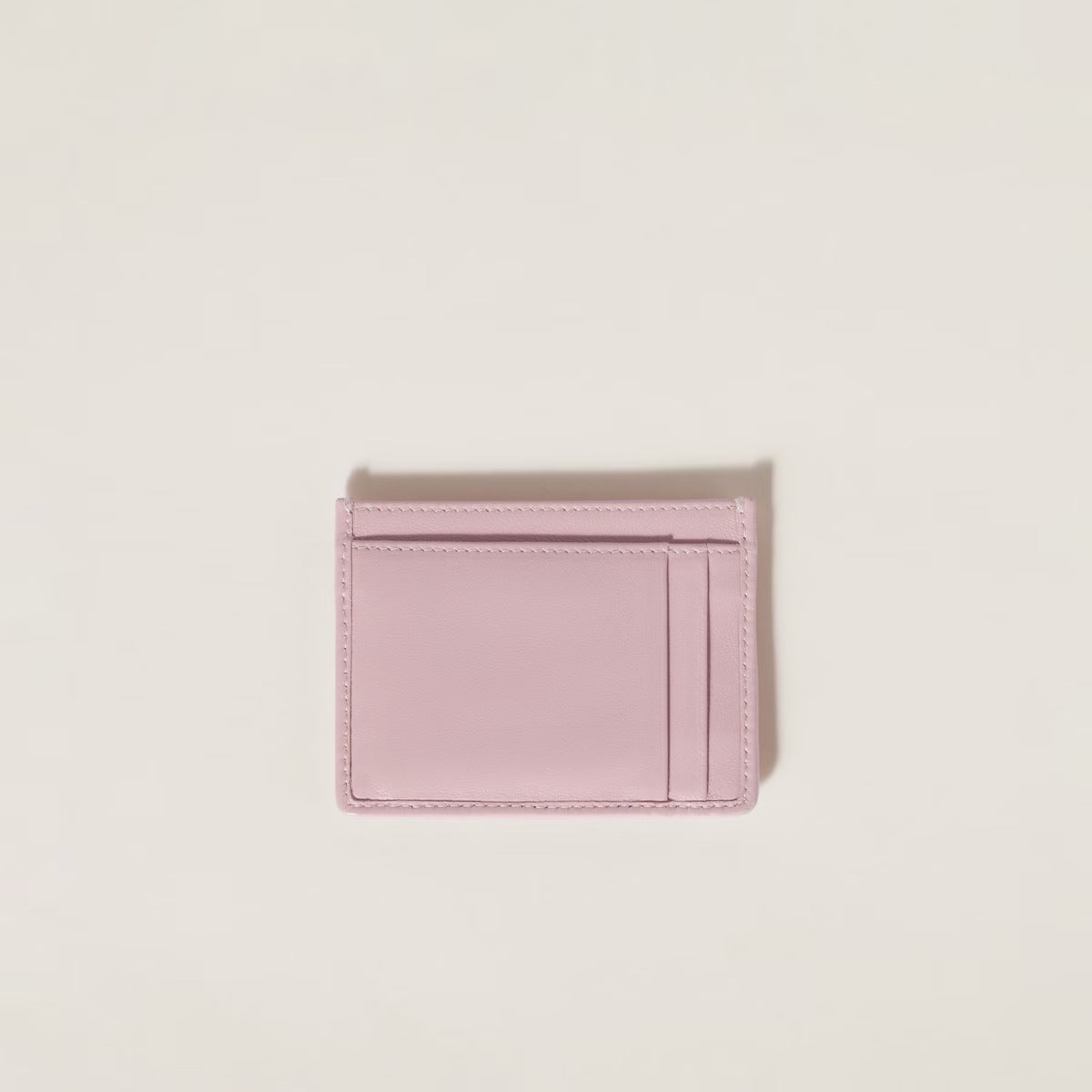 mặt đằng sau lưng card holder