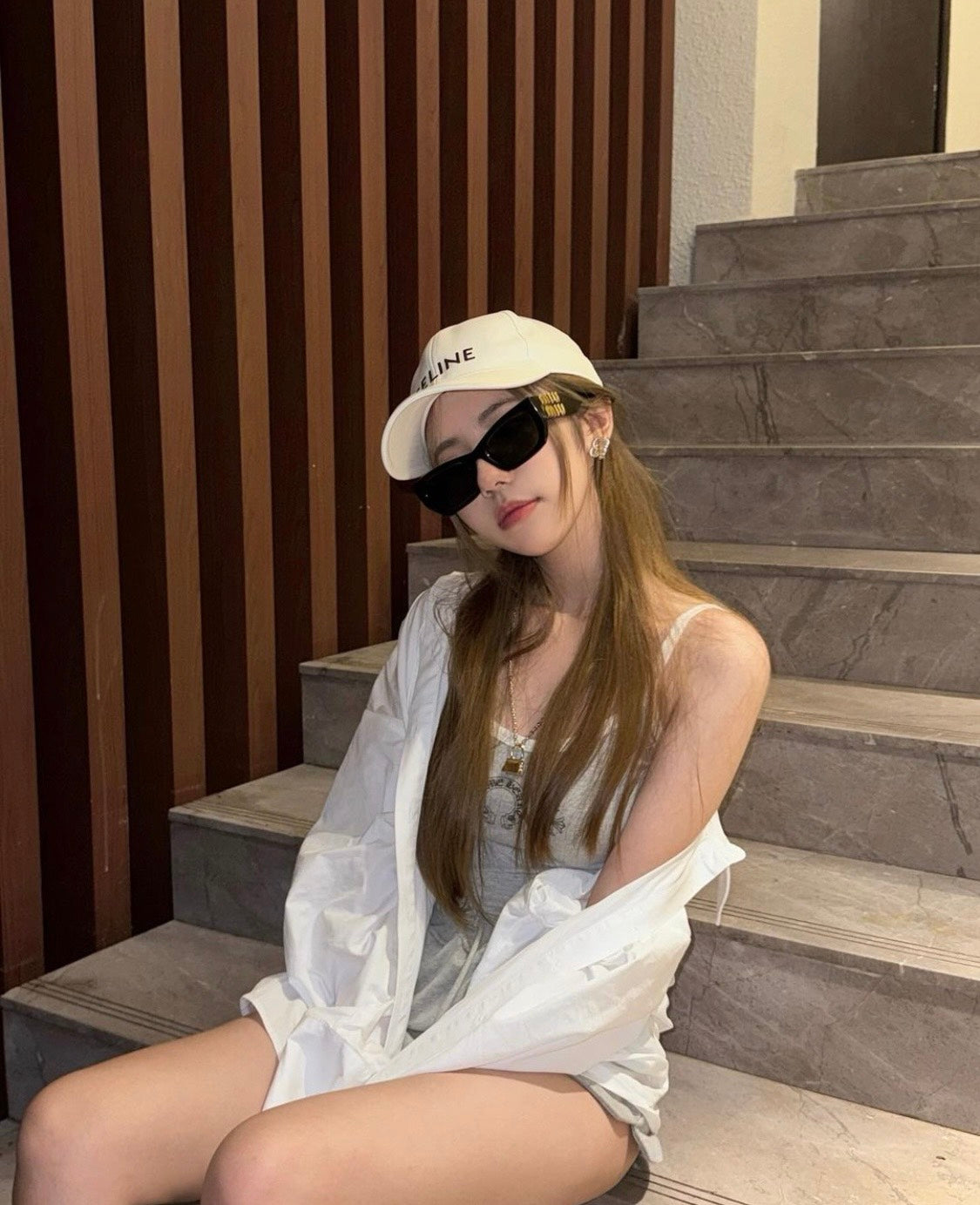 nữ đeo kính