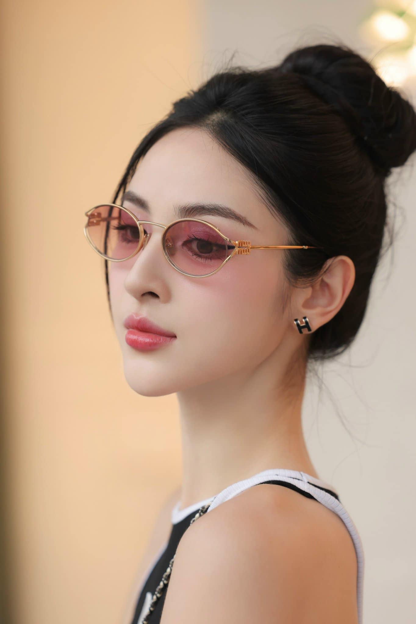 nữ đeo kính