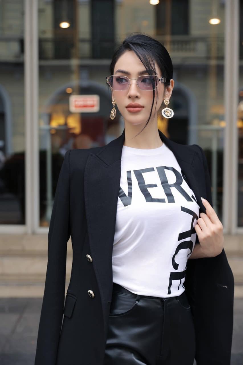 wearing MIU MIU MU53WS ZVN05S SQUARE SUNGLASSES