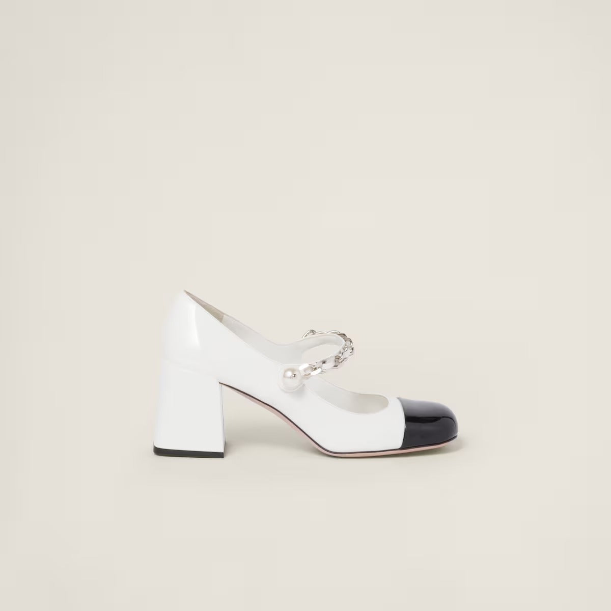 mặt ngang MIU MIU PATENT LEATHER PUMPS WHITE/BLACK 5I248D_ZHV_F0964_F_M065 authentic tại blankroom việt nam