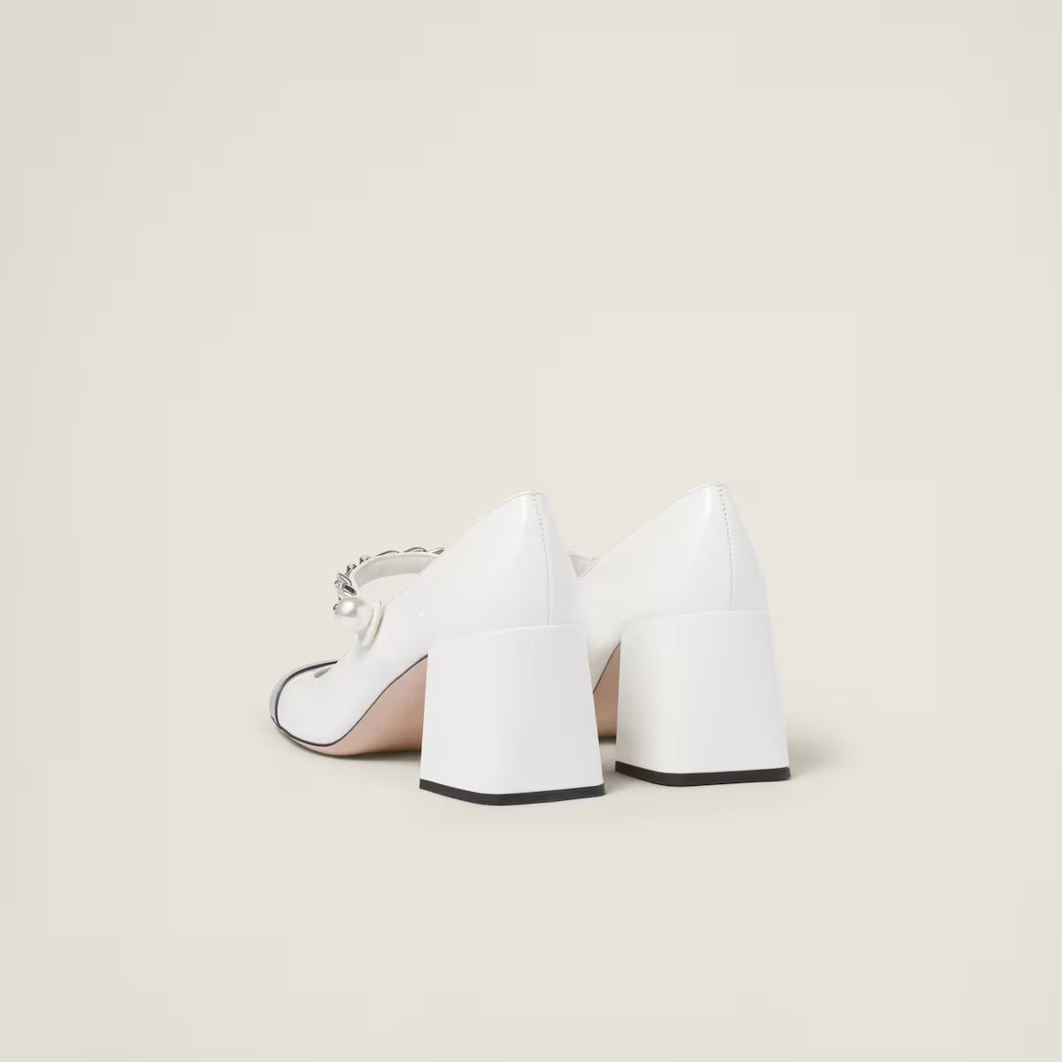 mặt sau MIU MIU PATENT LEATHER PUMPS WHITE/BLACK 5I248D_ZHV_F0964_F_M065 authentic tại blankroom việt nam
