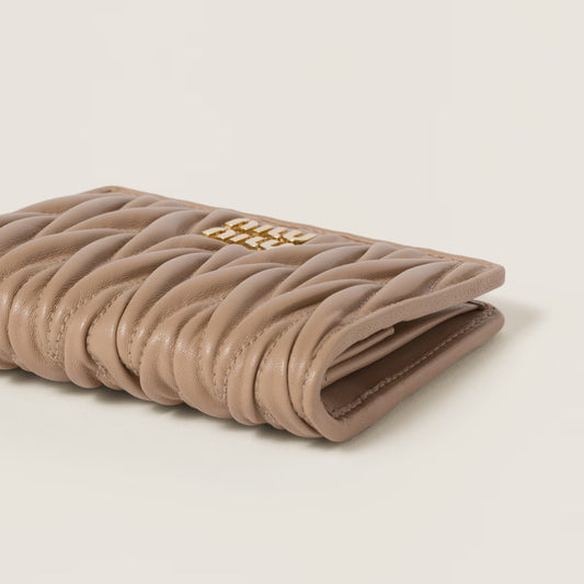 chi tiết ví MIU MIU SAND BEIGE SMALL MATELASSÉ NAPPA LEATHER WALLET 5MV204_2FPP_F0036