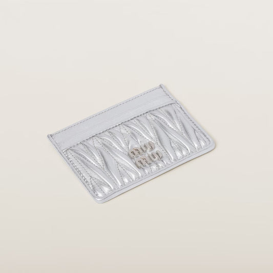 chi tiết cận chất liệu card holder