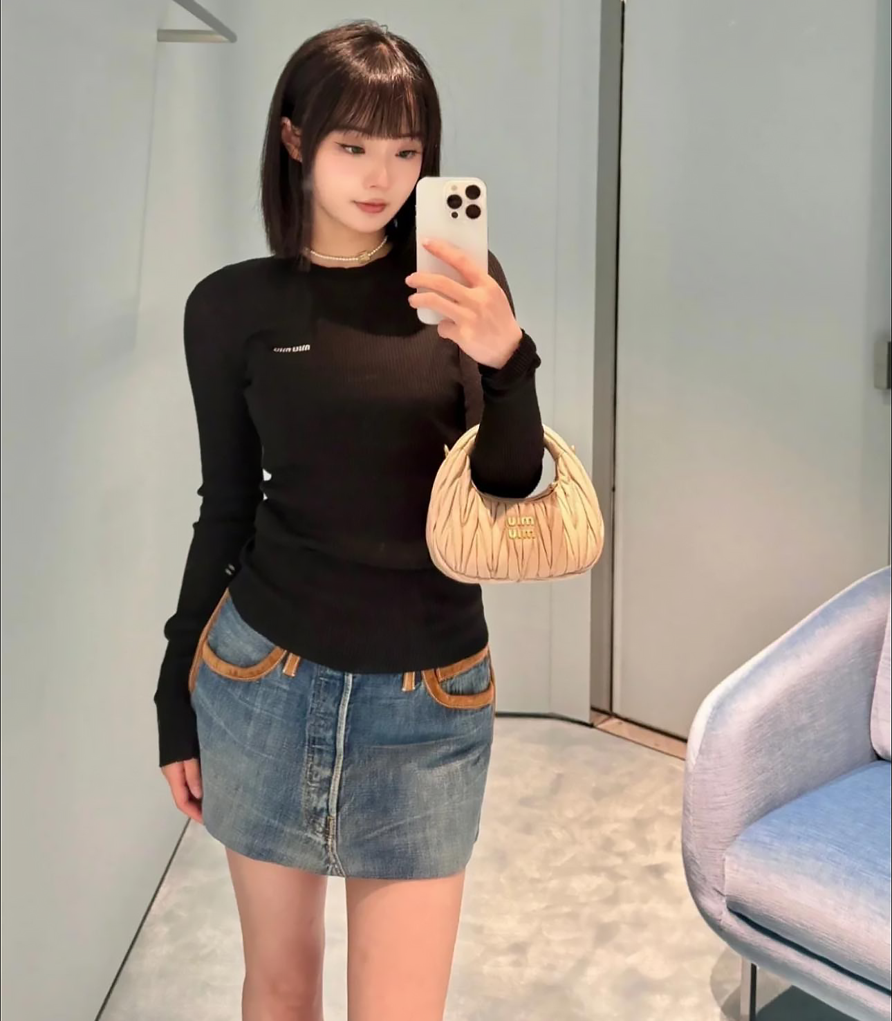 nữ đeo túi