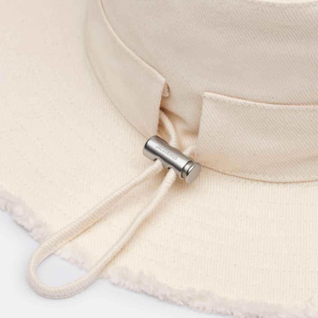 nón jacquemus le bob artichaut les classiques frayed expedition hat off-white blank room