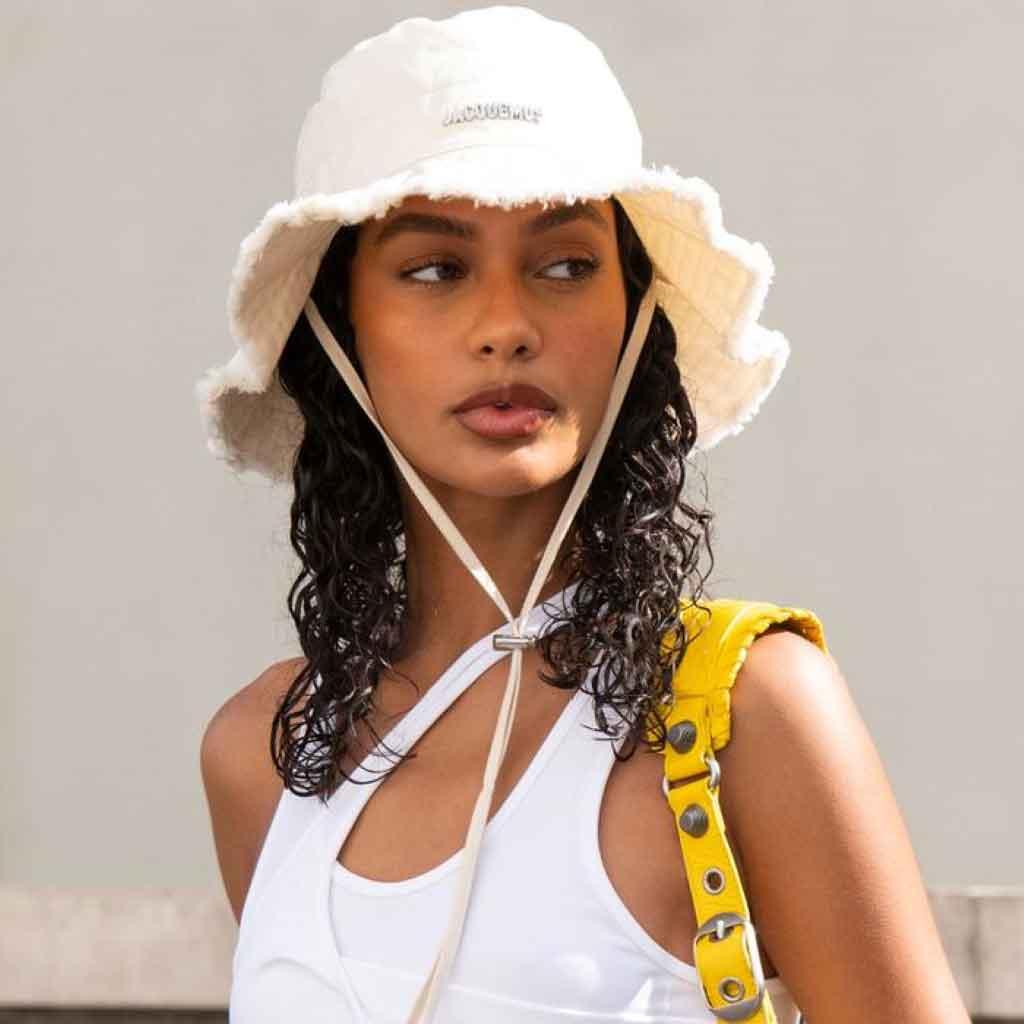 nón jacquemus le bob artichaut les classiques frayed expedition hat off-white