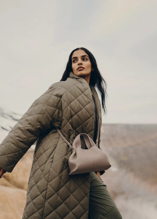 mẫu đeo túi NUMÉRO NEUF MINI EDITION TEXTURED TAUPE