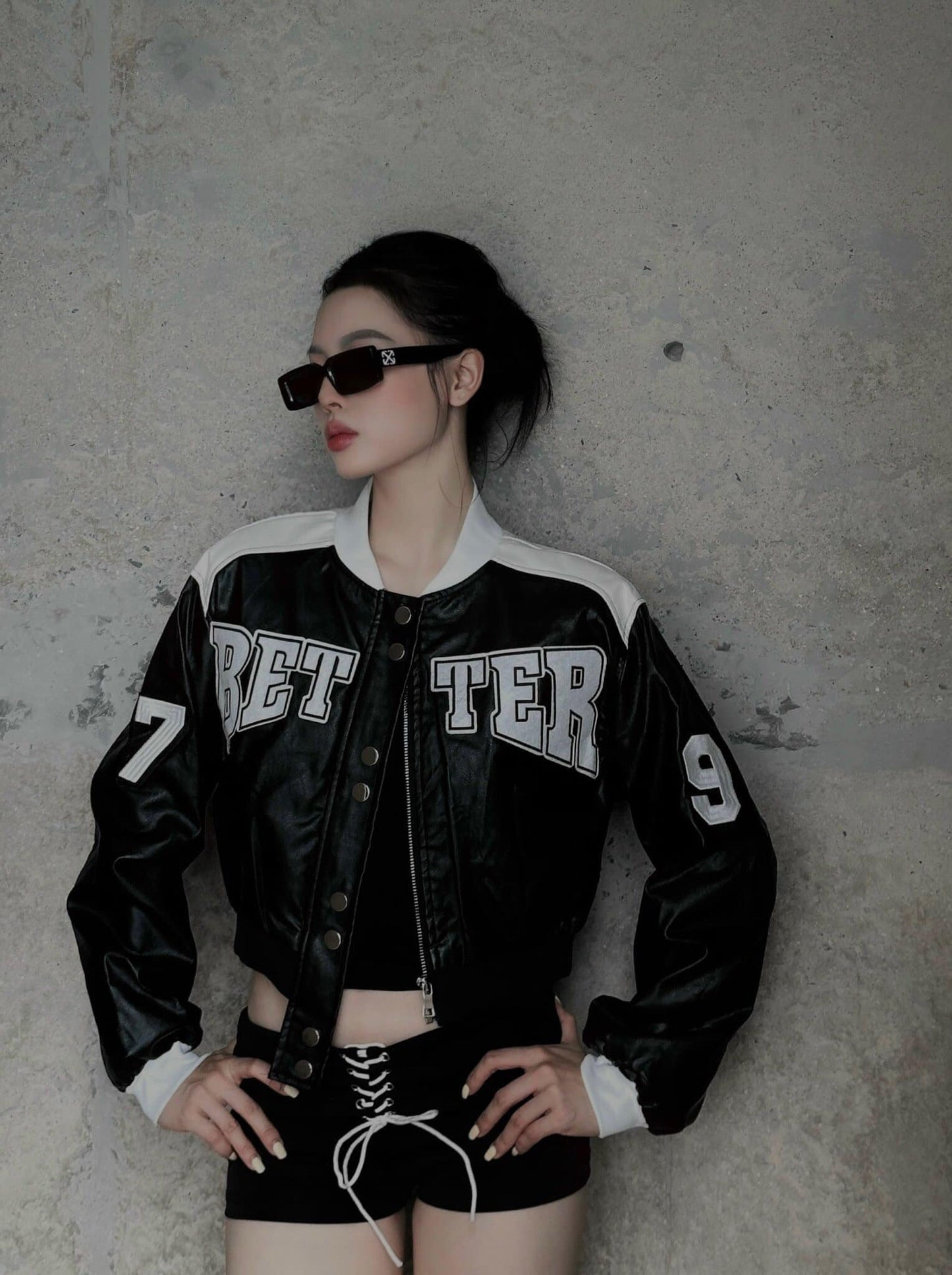 wearing OFF-WHITE BLACK ARTHUR SUNGLASSES OERI016C99PLA0011007