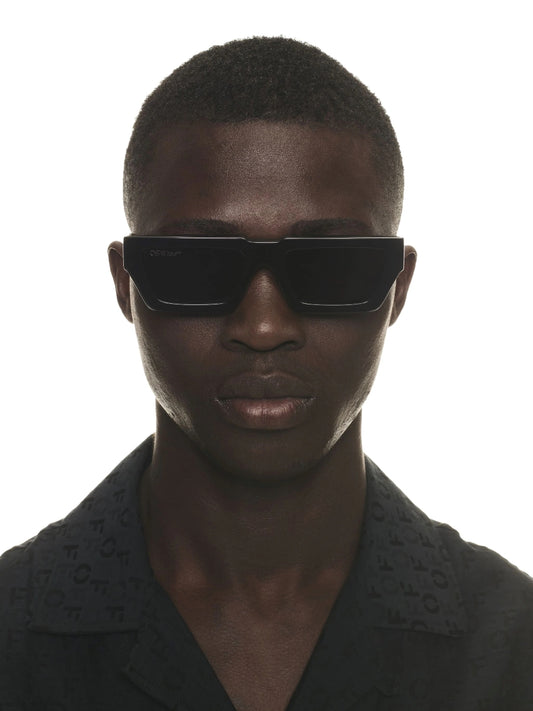 nam đeo kính OFF-WHITE MANCHESTER BLACK SUNGLASSES OERI002C99PLA0021007