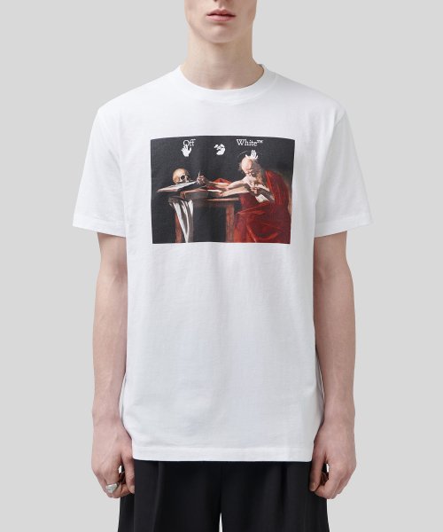 mẫu mặc áo OFF-WHITE WHITE CARAVAGGIO PAINTING S/S T-SHIRT OMAA027R21JER0040125