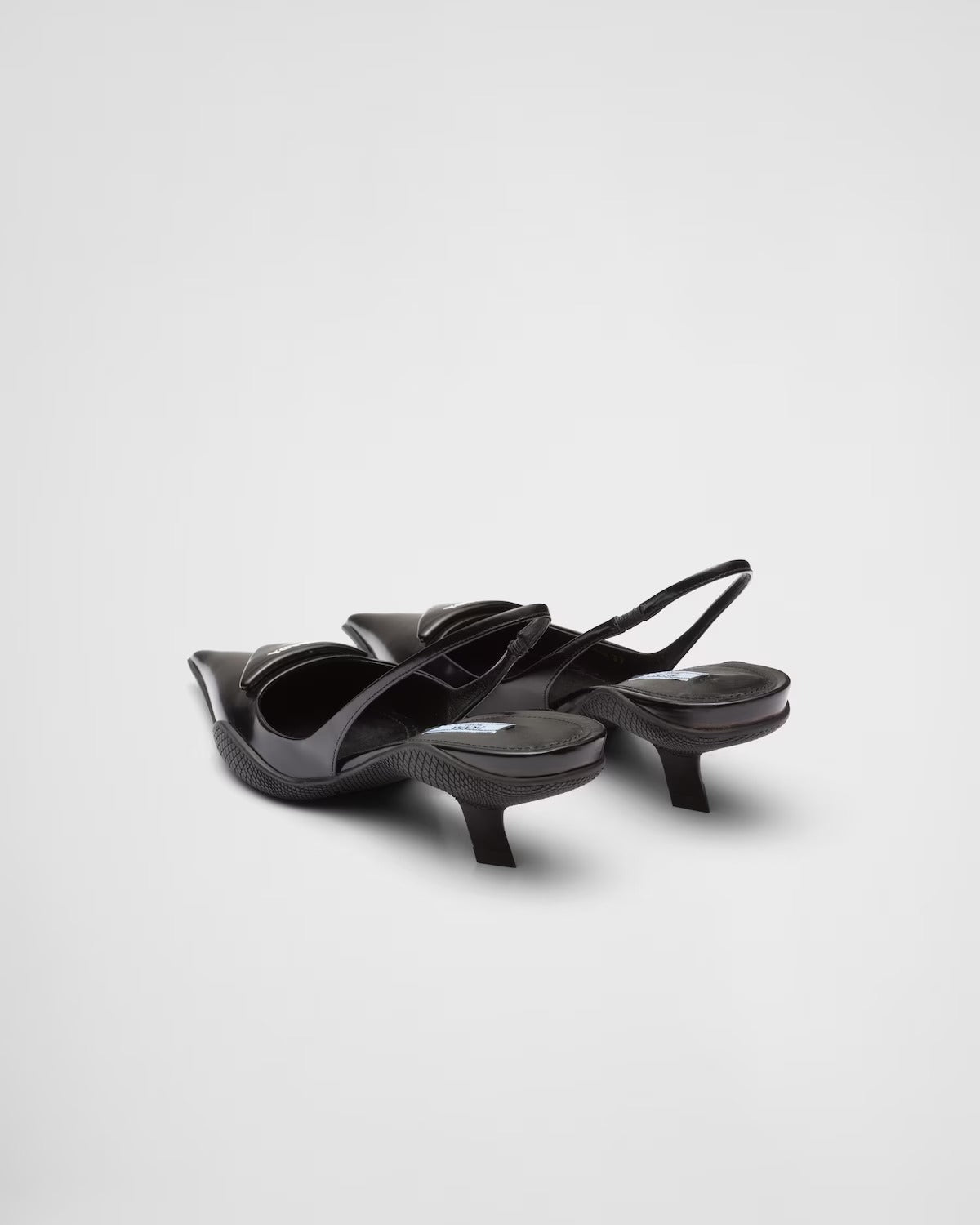 mặt sau guốc PRADA BRUSHED LEATHER SLINGBACK PUMPS RUBBER SOLE 1I565M_055_F0002_F_A045 authentic tại blankroom việt nam