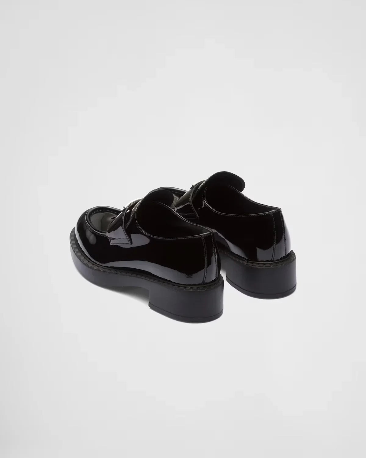 mặt sau giày PRADA CHOCOLATE PATENT LEATHER LOAFERS 1D246M_JHR_F0002_F_B050 authentic tại Việt Nam