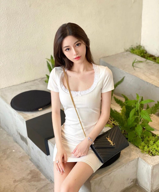 mẫu mang túi SAINT LAURENT CASSANDRE WOC IN BLACK GOLD LAMBSKIN