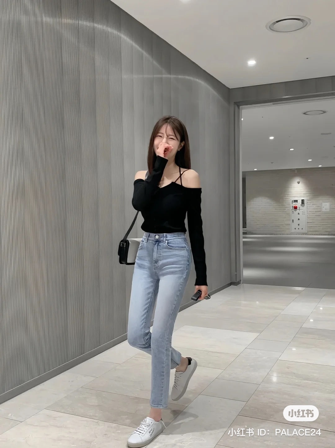mẫu mang giày SAINT LAURENT COURT CLASSIC SL/06 EMBROIDERED SNEAKERS IN LEATHER 610649AABEE9061 Authentic tại BlankRoom