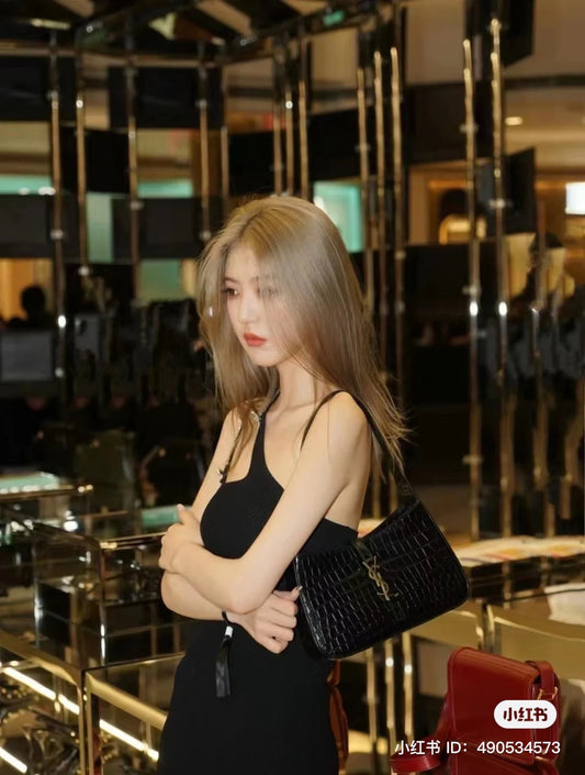 mẫu mang túi SAINT LAURENT LE 5 À 7 IN CROCODILE-EMBOSSED SHINY LEATHER HOBO BAG 657228DZESW1062