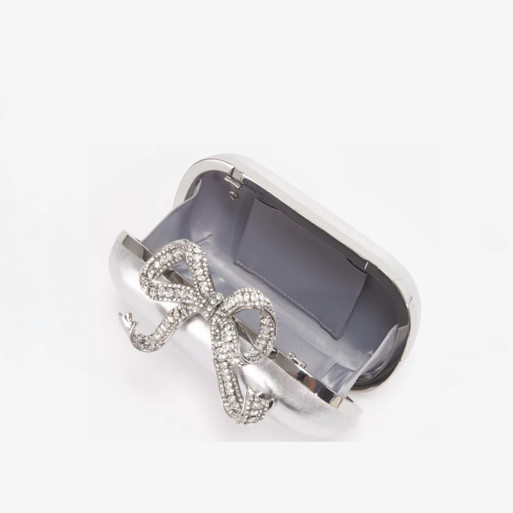 chi tiết SELF-PORTRAIT SILVER METALLIC LEATHER BOW CLUTCH SS24-312-SIL authentic tại blankroom việt nam