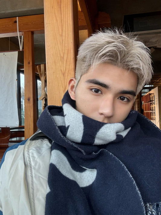 wearing The Jacquemus Scarf Navy 226AC435-5007-380