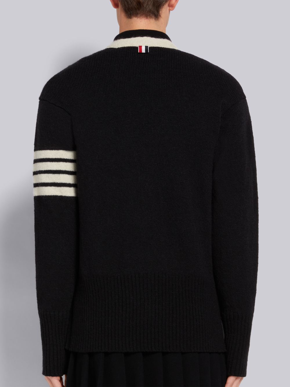 mặt sau THOM BROWNE BLACK JERSEY STITCH MOHAIR TWEED 4-BAR V-NECK CARDIGAN MKC367BY1502001
