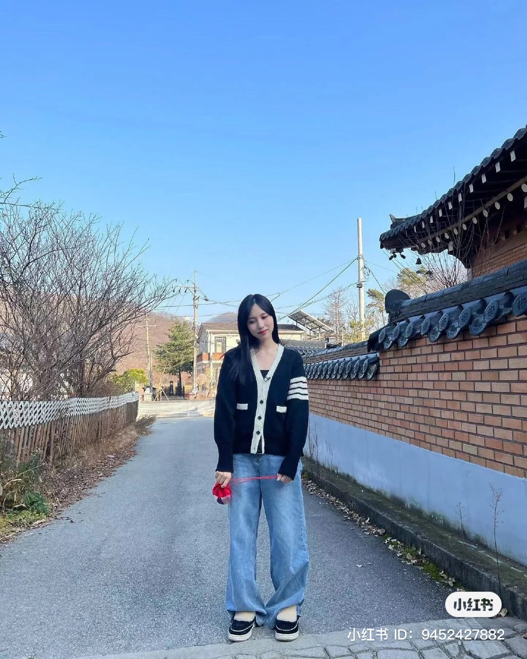mẫu mang THOM BROWNE BLACK JERSEY STITCH MOHAIR TWEED 4-BAR V-NECK CARDIGAN MKC367BY1502001