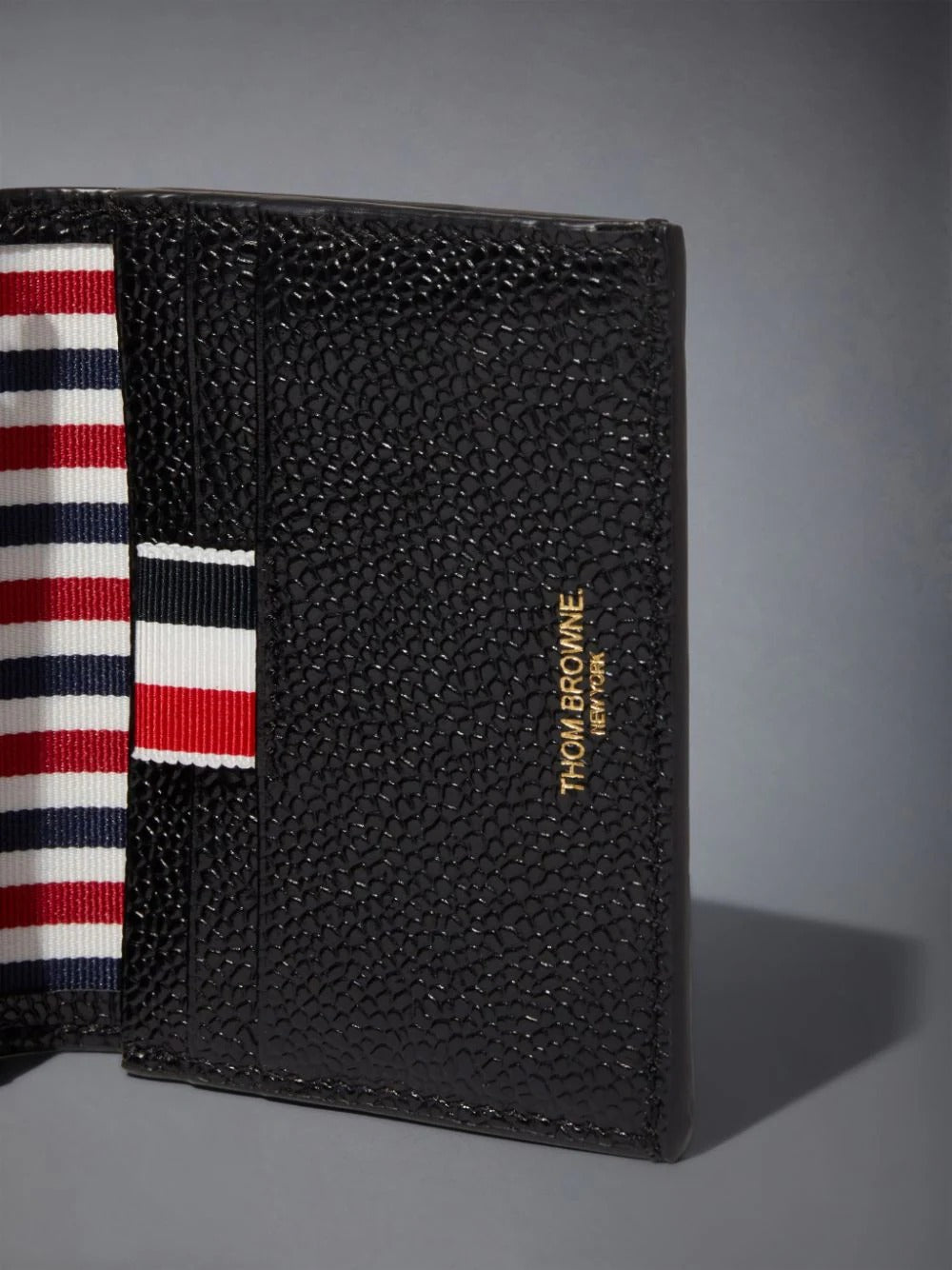 chi tiết THOM BROWNE BLACK PEBBLE GRAIN LEATHER DOUBLE CARDHOLDER MAW021L00198001