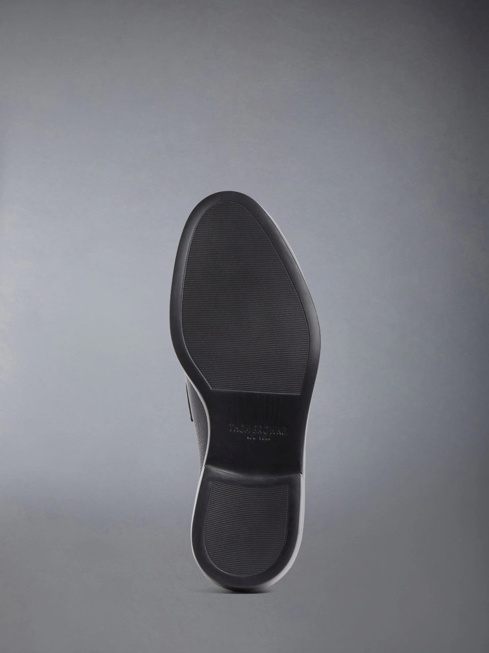 đế giày THOM BROWNE BLACK PEBBLE GRAIN RUBBER SOLE PENNY LOAFER MFD054G00198001