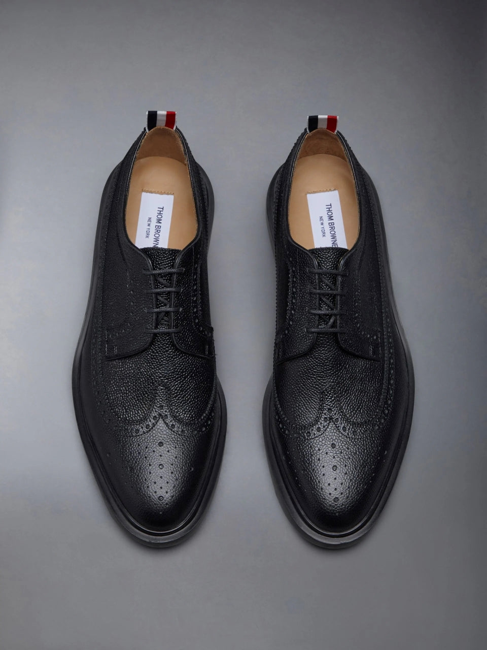 chi tiết THOM BROWNE BLACK RUBBER SOLE LONGWING BROGUE MFD002H-00198-001