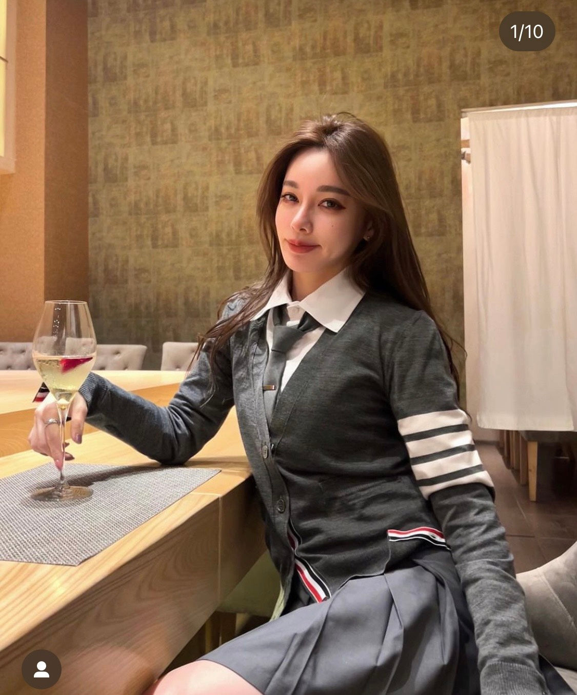 mẫu mặc áo THOM BROWNE DARK GREY WOOL CLASSIC V-NECK CARDIGAN MKC002A-Y1014-022