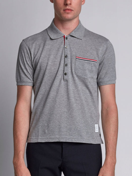 mẫu mặc áo THOM BROWNE LIGHT GREY PIQUE SHORT SLEEVE POLO MJP022C00047060